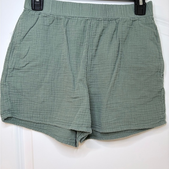 Universal Thread Pants - LIKE NEW!! Universal Thread High Waist Green Shorts